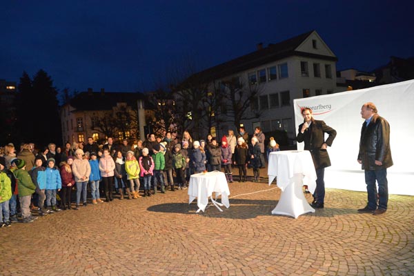 Weihnachtsbaumuebergabe_Landhaus-Bregenz_2016-11-24_2016-7756-004.jpg